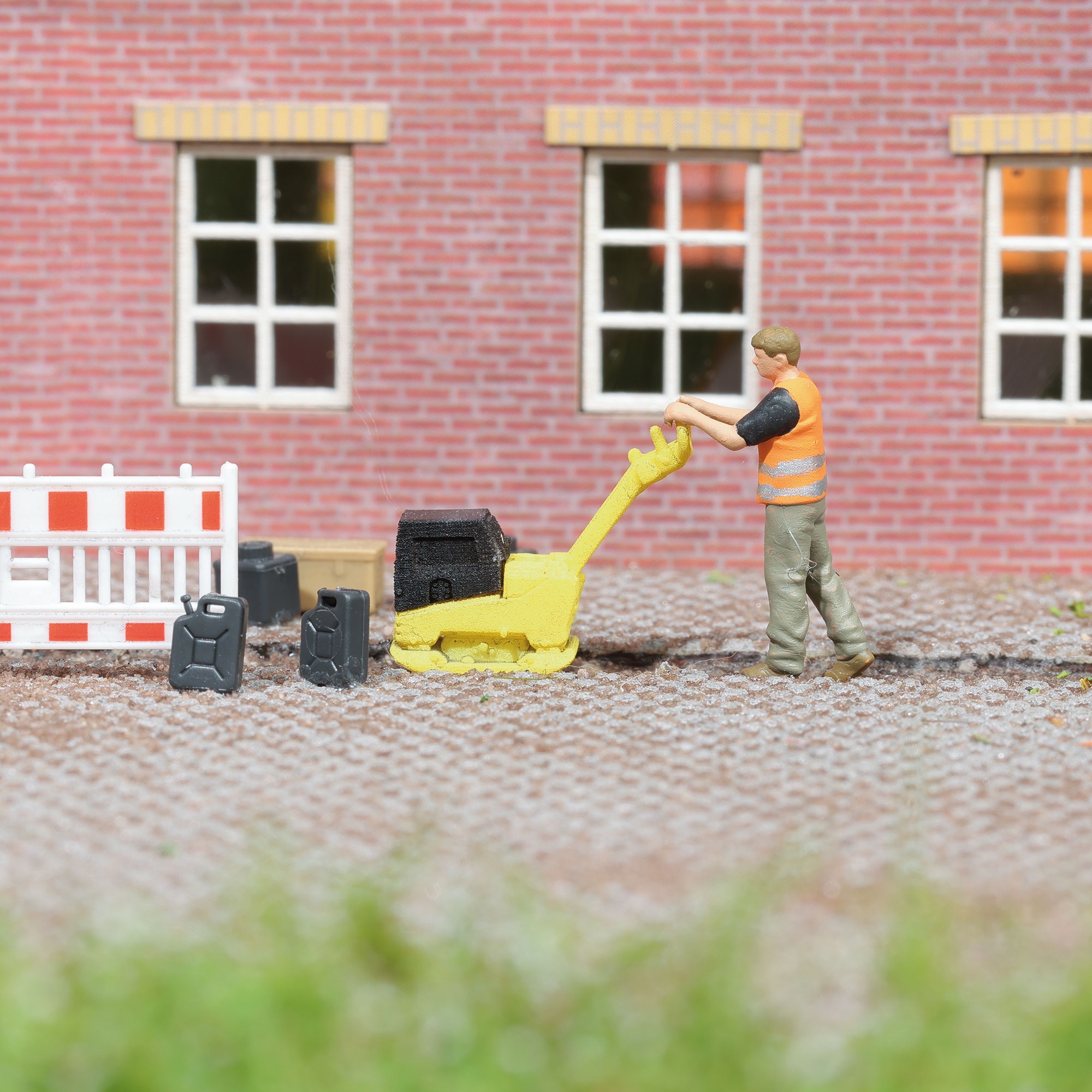Action Set: Profi an der Rüttelplatte Modell von Busch 1:87