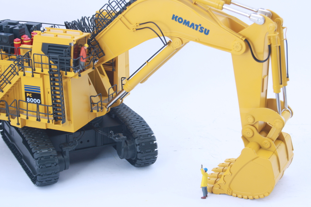 Komatsu PC8000-6 Diesel Tieflöffel Bagger Modell von Bymo 1:50