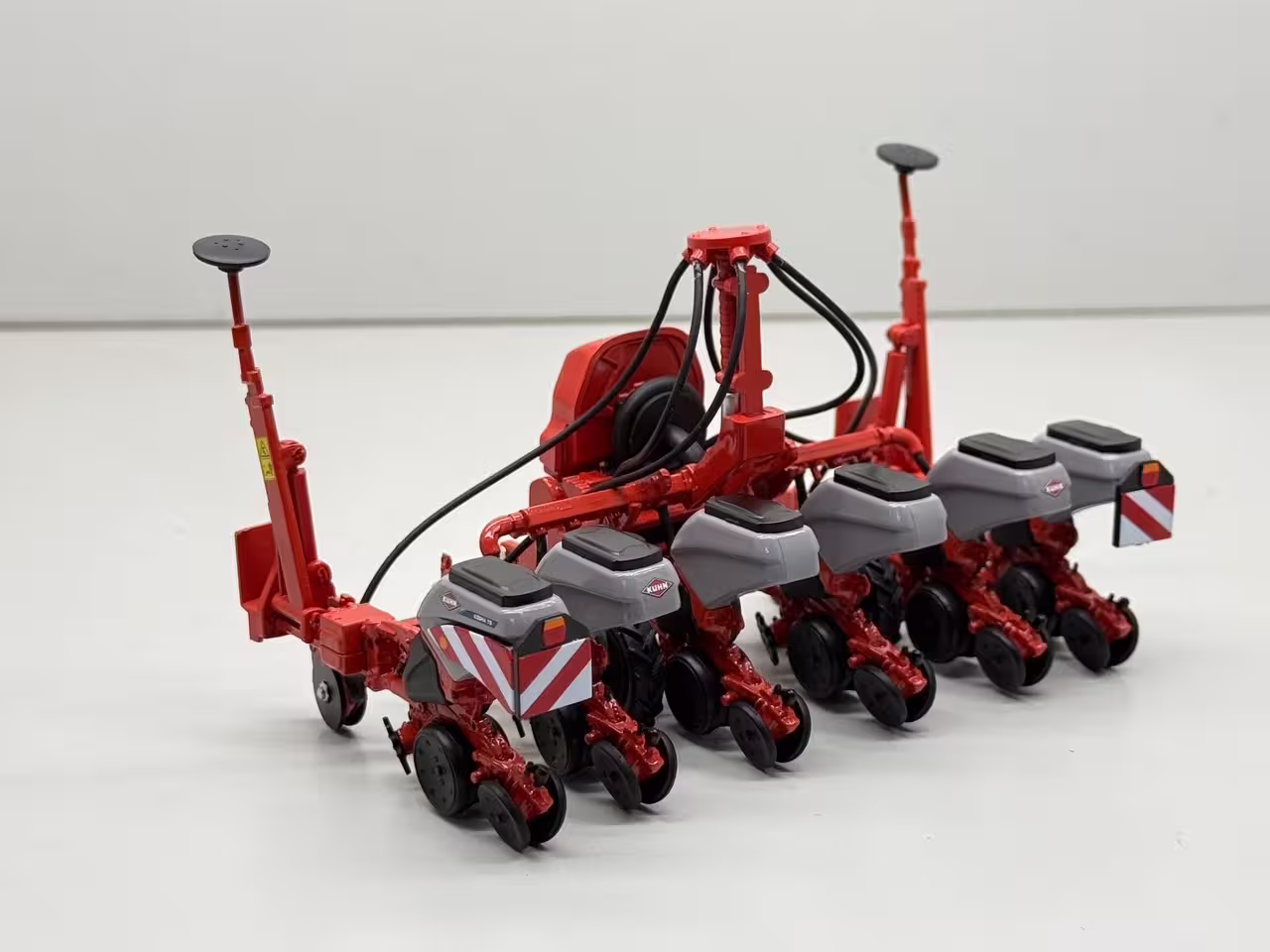 Kuhn Kosma TSE 6-reihig ohne Tank grau Modell von Replicagri 1:32 eilbote-onlineshop - Agrarfox