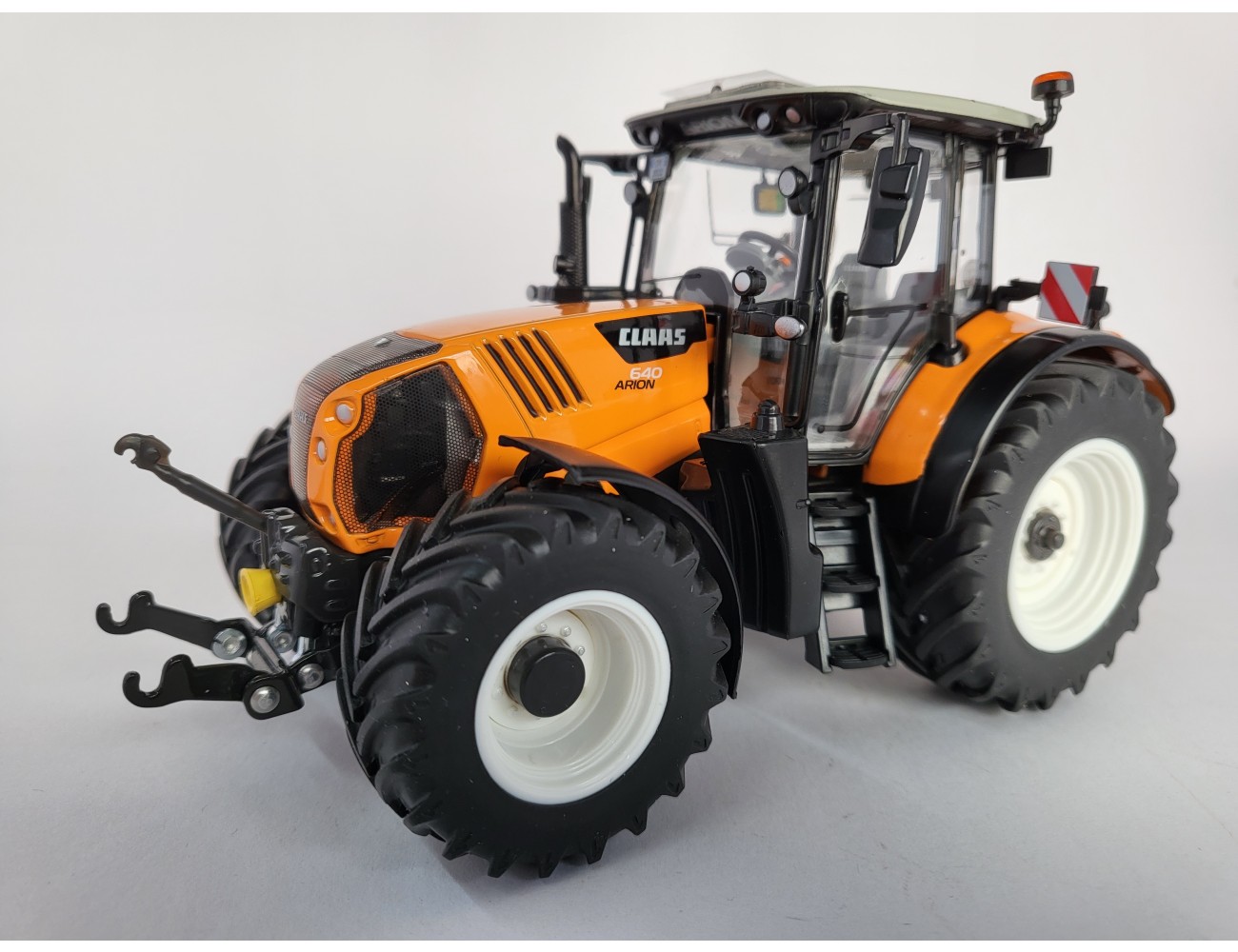 Claas Arion 640 Lim. Edt. orange Modell von WIKING 1:32