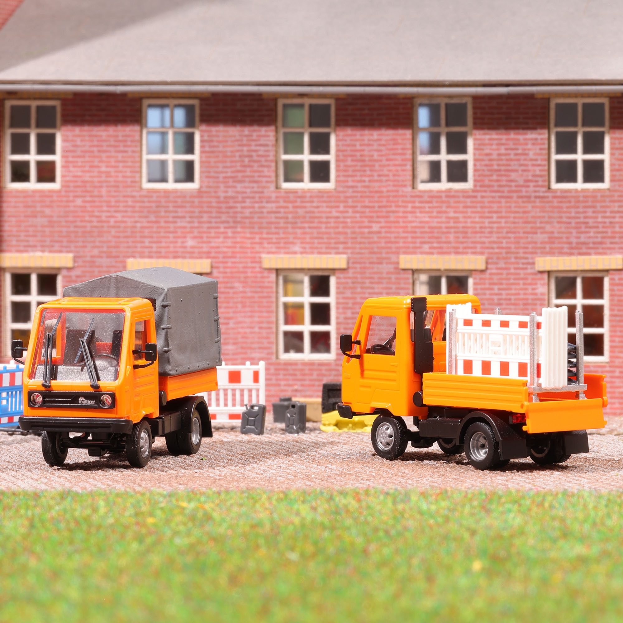 Multicar M26 mit Pritsche/Plane - orange Modell von Busch 1:87