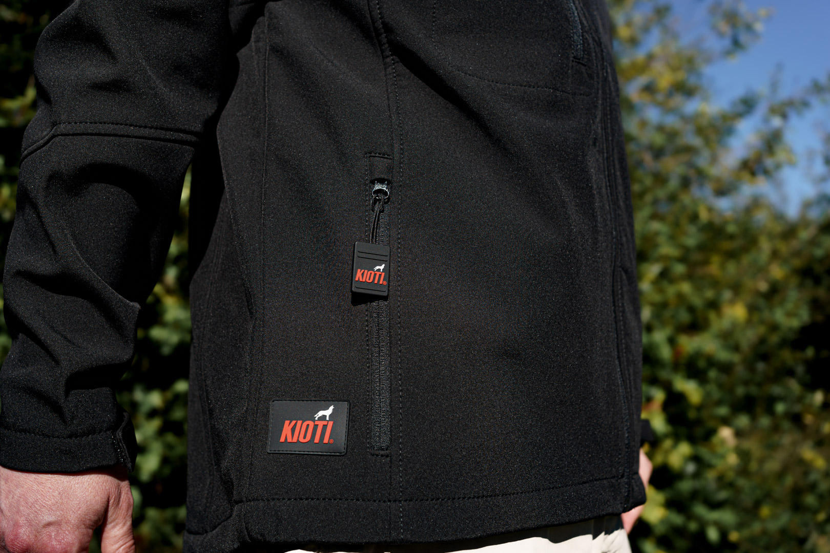 KIOTI Softshelljacke schwarz