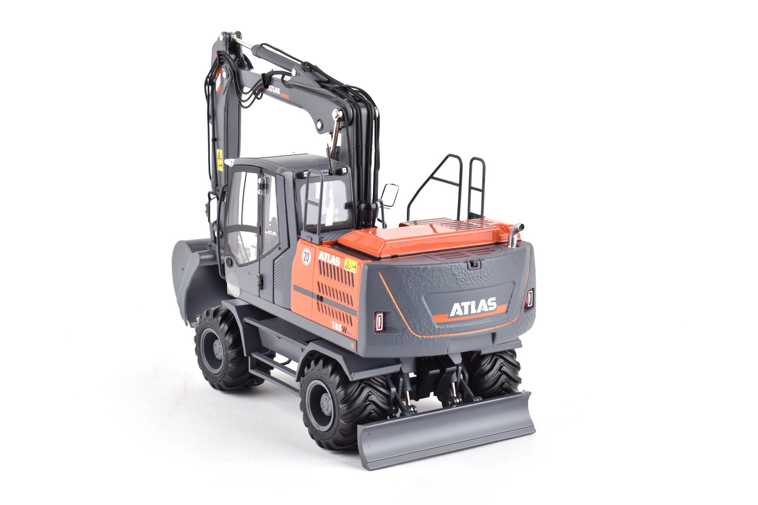 Atlas 185W mit Nokian Bereifung Modell von At Collections 1:32