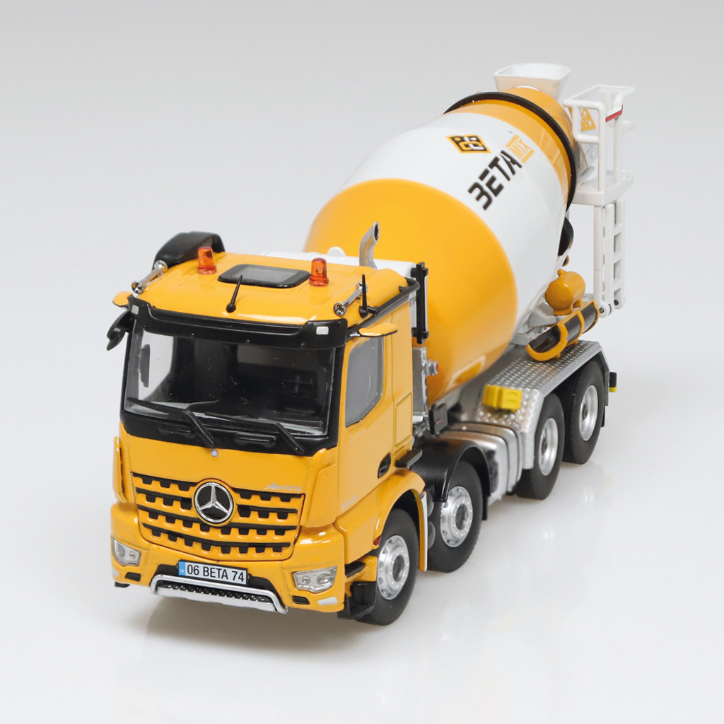Mercedes-Benz Arocs 8x4 Betamix Fahrmischer Modell von Nzg 1:50