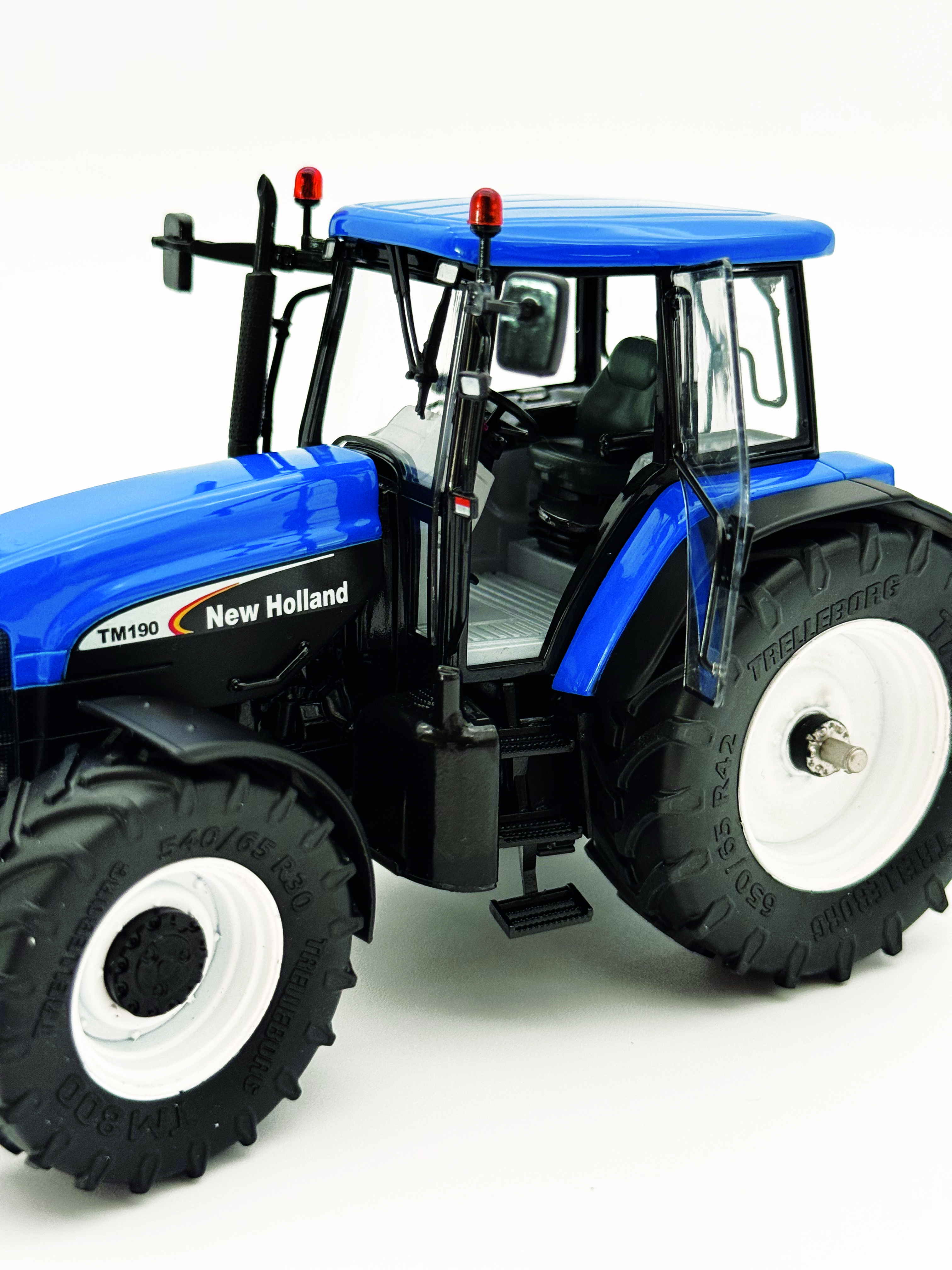 New Holland TM 190 G1 mit Fronthydraulik Modell von Ros 1:32