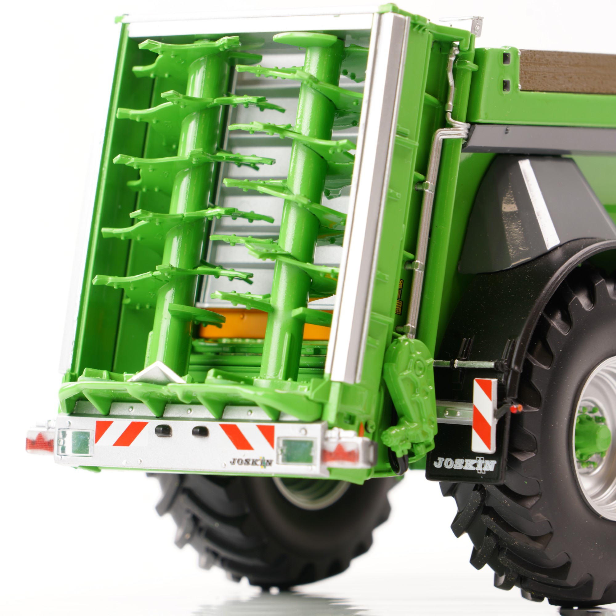 Joskin Tornado 6016/17V Modell von Universal Hobbies 1:32