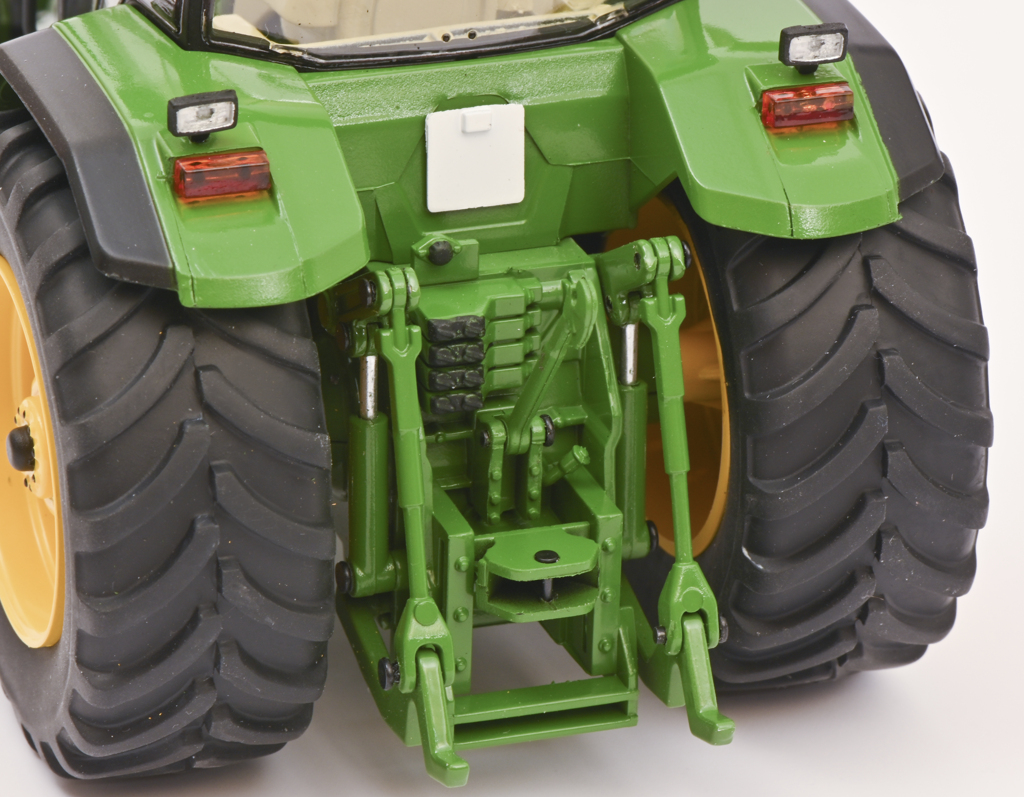 John Deere 8400 Modell von Schuco 1:32