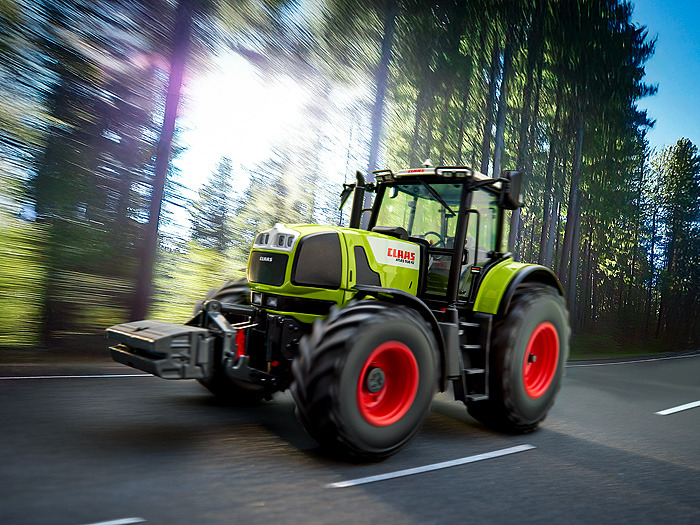 Claas Atles 936 RZ Modell von Universal Hobbies 1:32