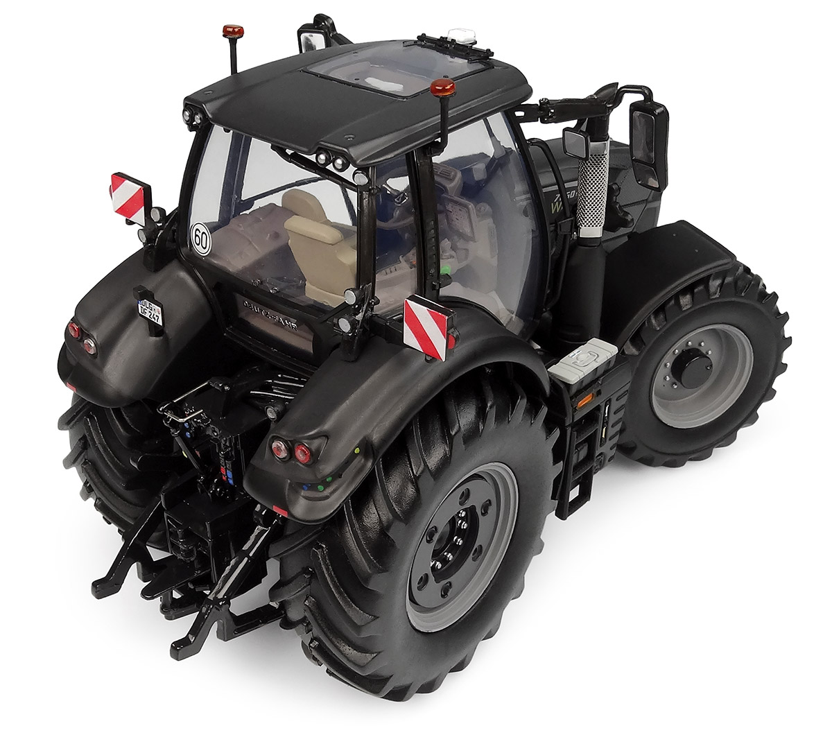 Deutz-Fahr 7250 TTV Warrior - matt schwarz Modell von Universal Hobbies 1:32