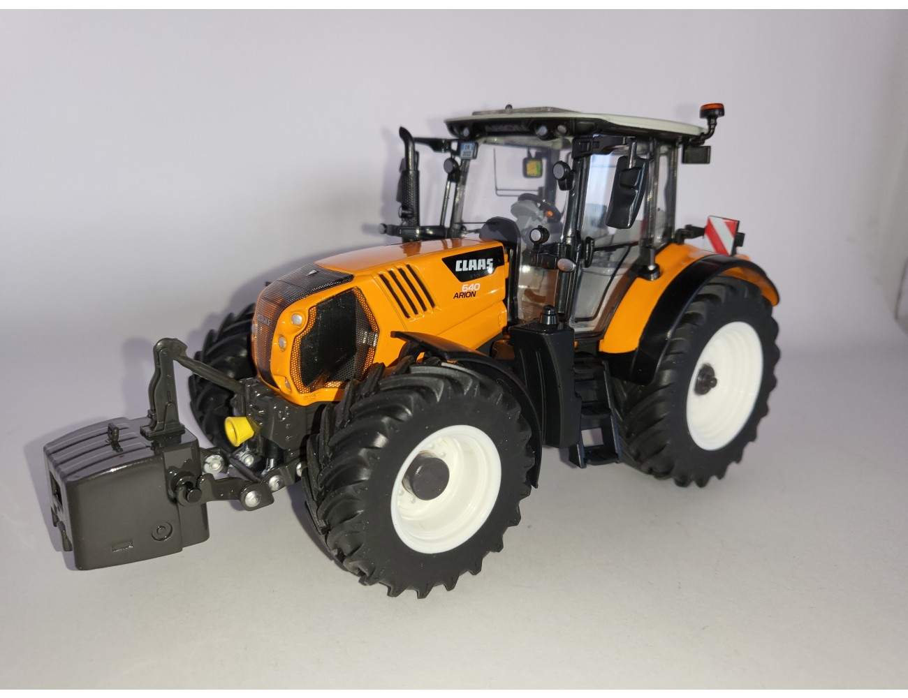 Claas Arion 640 Lim. Edt. orange Modell von WIKING 1:32
