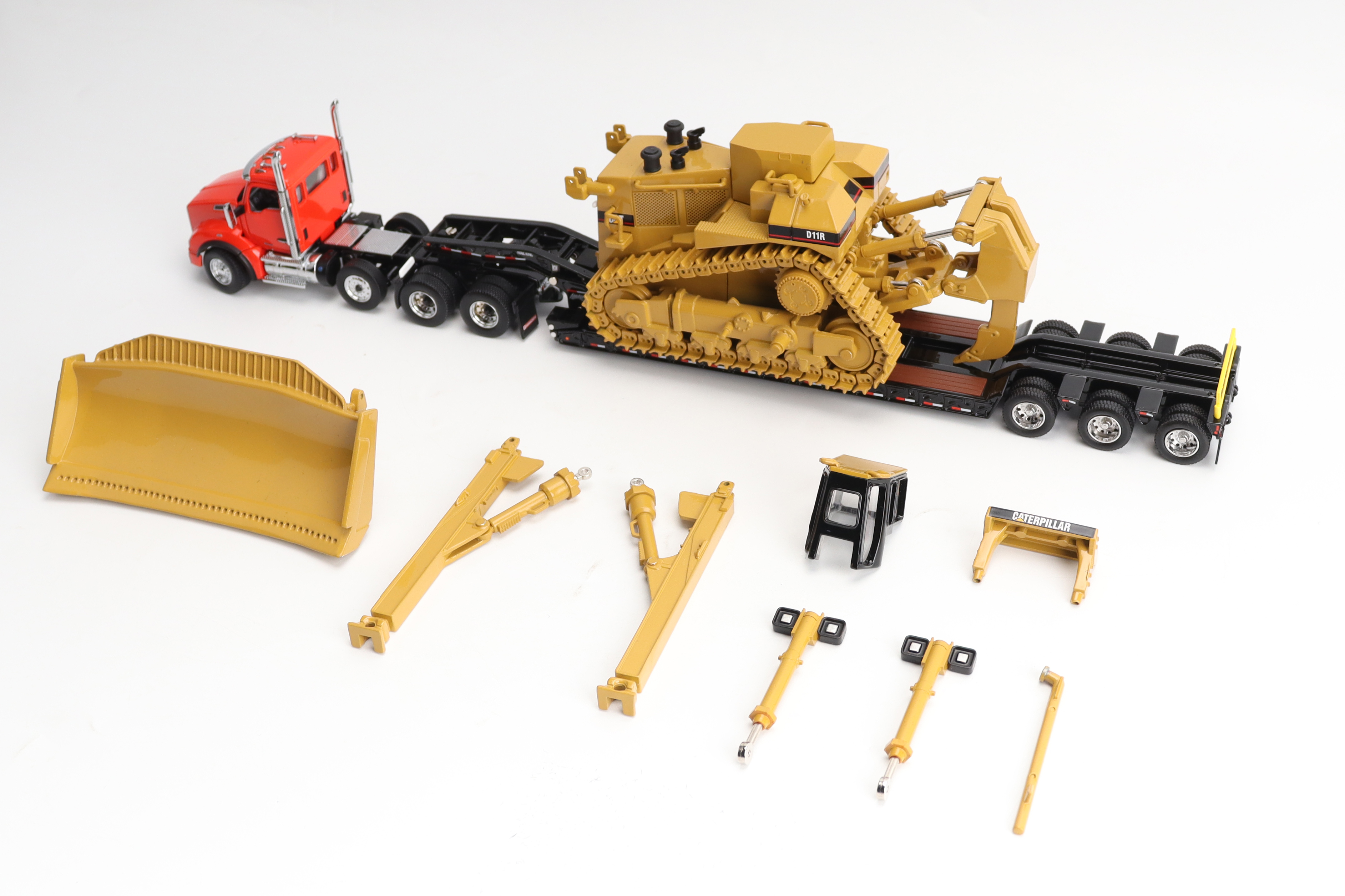 Kenworth T880 mit D11R-Zubehör-Ladung Modell von DieCast Masters 1:50