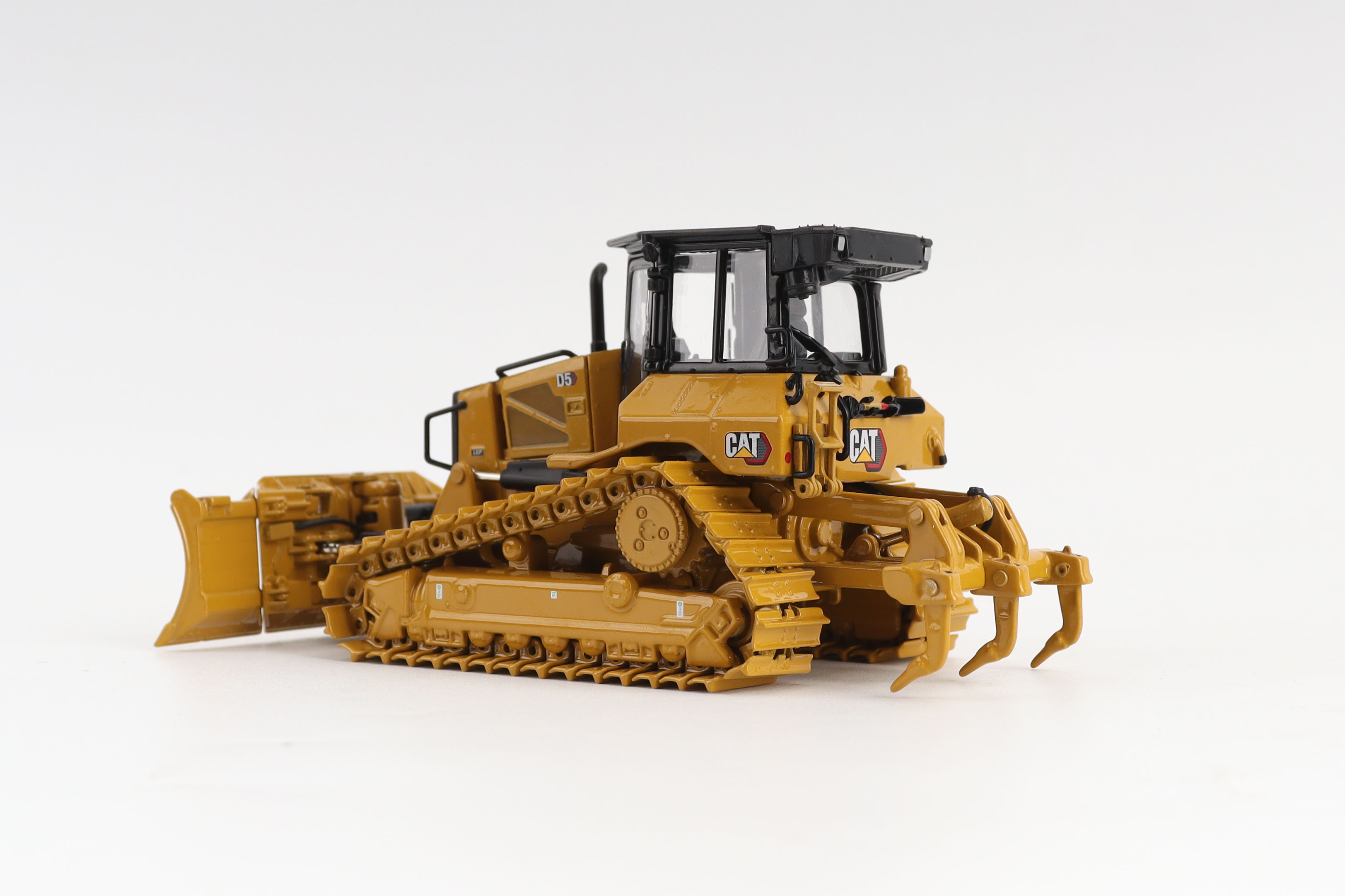 Cat D5 LGP Planierraube VPAT mit klappbarem Schild Modell von DieCast Masters 1:50