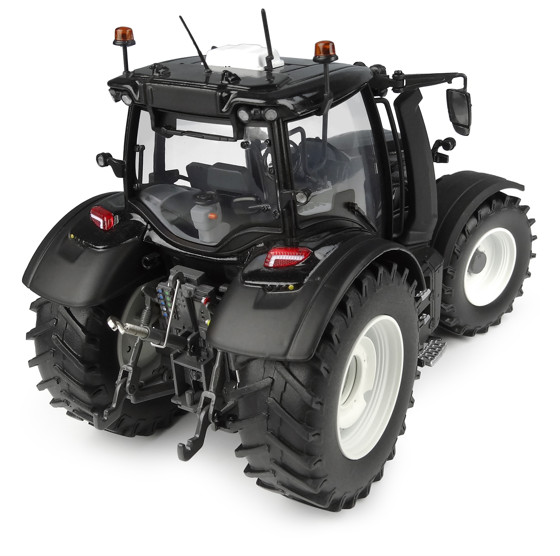 Valtra N175 - Metallic Schwarz Modell von Universal Hobbies 1:32
