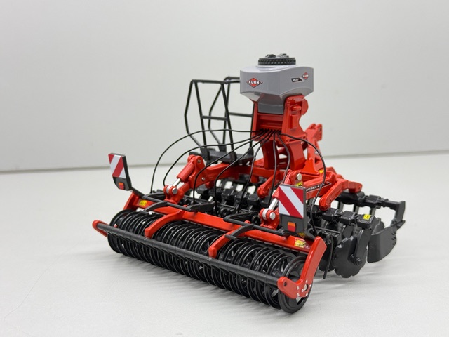 MA76321-1 Artikelname: Kuhn Optimer 303 - grau Originalhersteller: Kuhn von Replicagri im Maßstab: 1:32 Hersteller-Nr: REP414