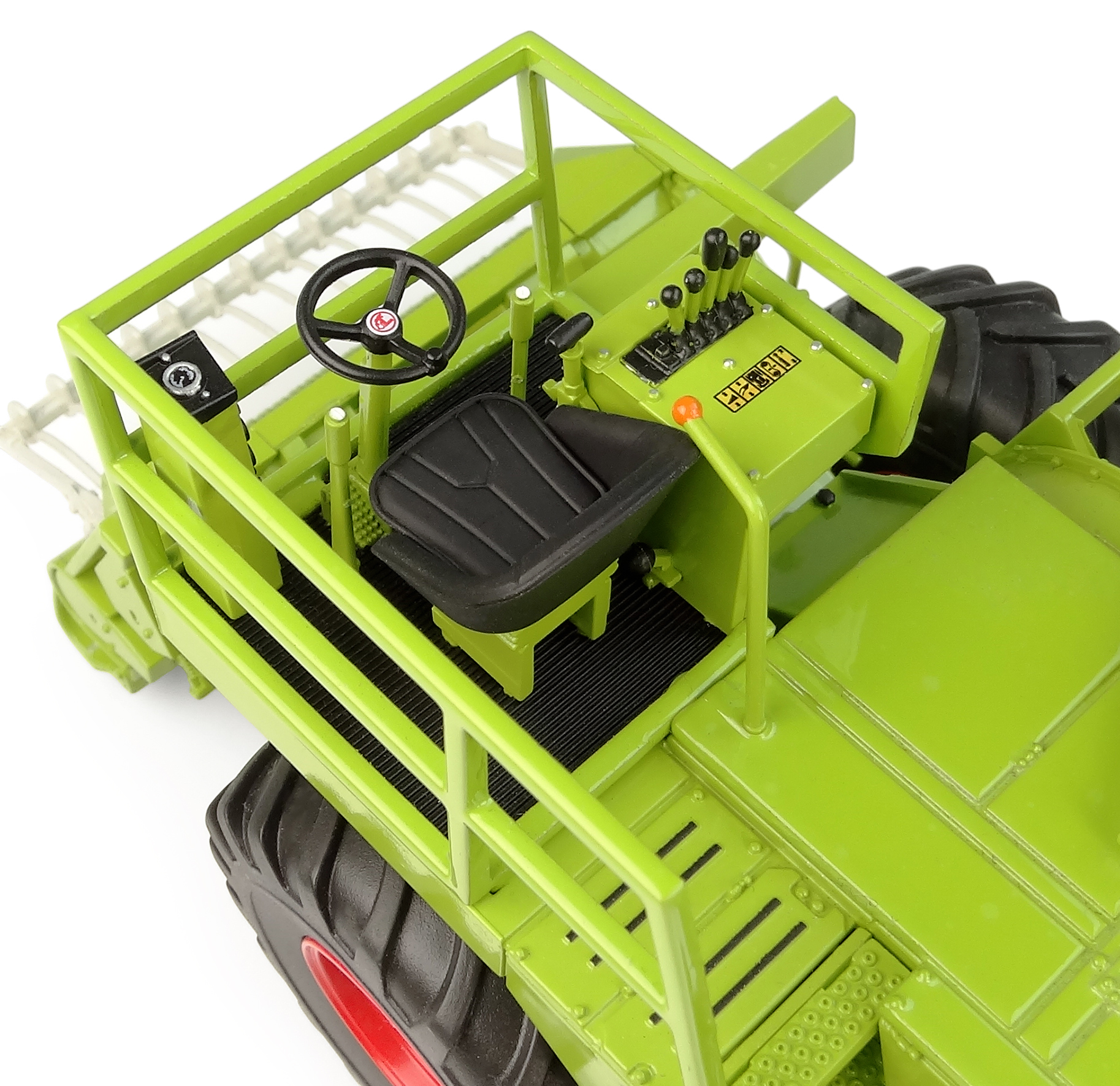 Claas Jaguar 80 SF mit Pick up Modell von Universal Hobbies 1:32