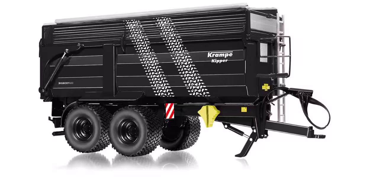 MA76038-1 Artikelname: Krampe Big Body 650 Hinterkipper mit Silageaufsatz schwarz Originalhersteller: Krampe Modelltyp: Big Body 650 von Wiking im Maßstab: 1:32 Hersteller-Nr: 077874
