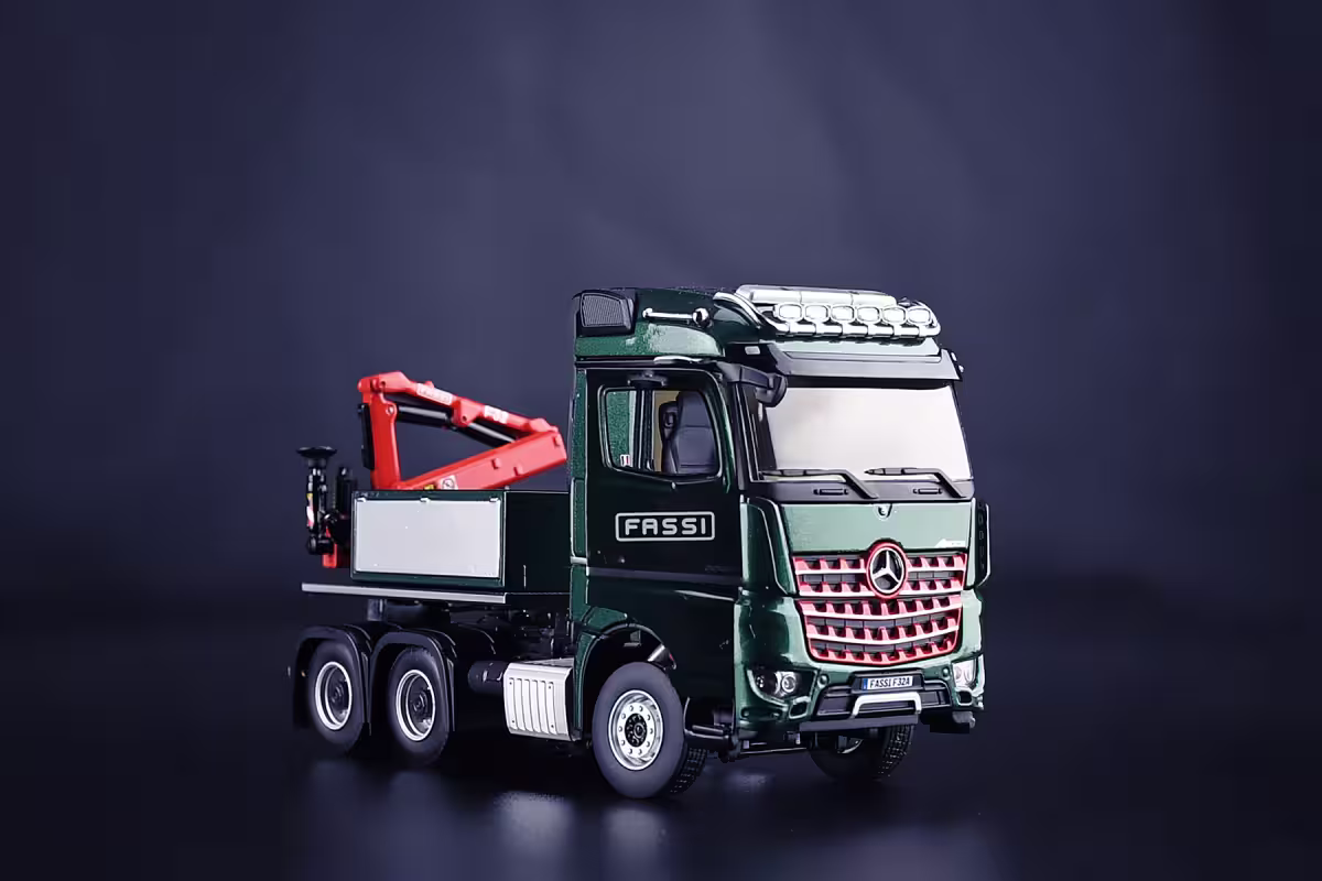 Mercedes-Benz Arocs Streamspace 6x4 mit Fassi F32A-1