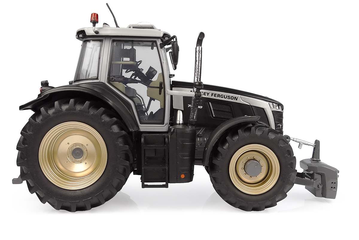 Massey Ferguson 7S.210 matt schwarz mit goldenen  Felgen Modell von Universal Hobbies 1:32
