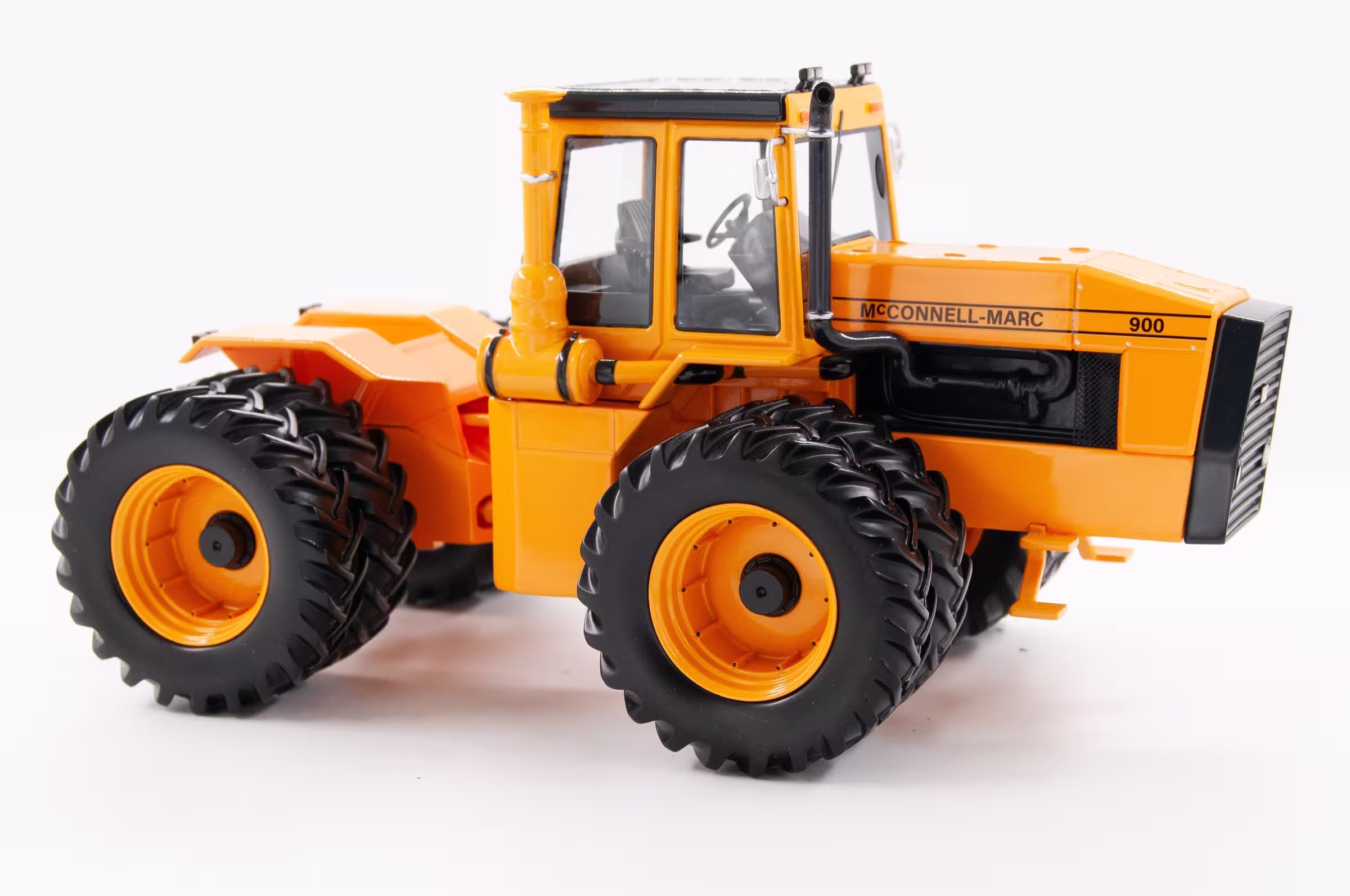 MA74121-1 Artikelname: McConnel Marc 900 Originalhersteller: McConnel Modelltyp: 900 von PowerTrac Models im Maßstab: 1:32 Hersteller-Nr: 1214