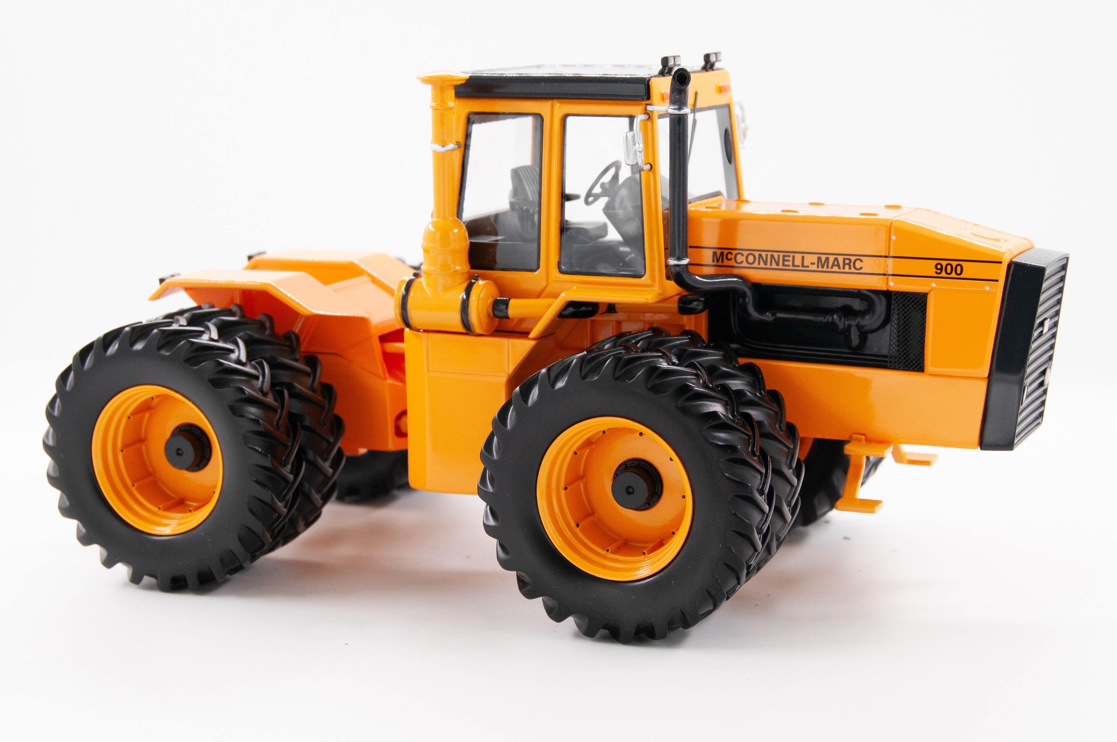 MA74121-1 Artikelname: McConnel Marc 900 Originalhersteller: McConnel Modelltyp: 900 von PowerTrac Models im Maßstab: 1:32 Hersteller-Nr: 1214