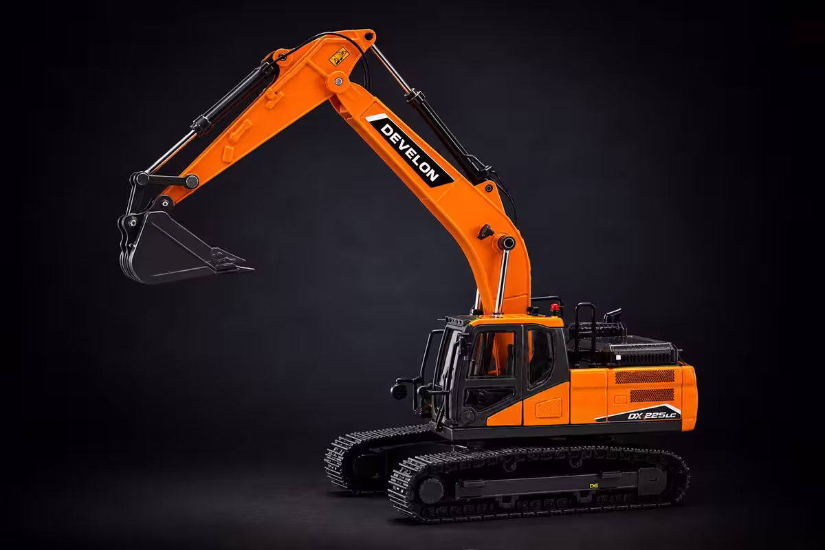 MA77006-1 Artikelname: Develon DX225 Originalhersteller: Develon von Imc Models im Maßstab: 1:50 Hersteller-Nr: 16-1040