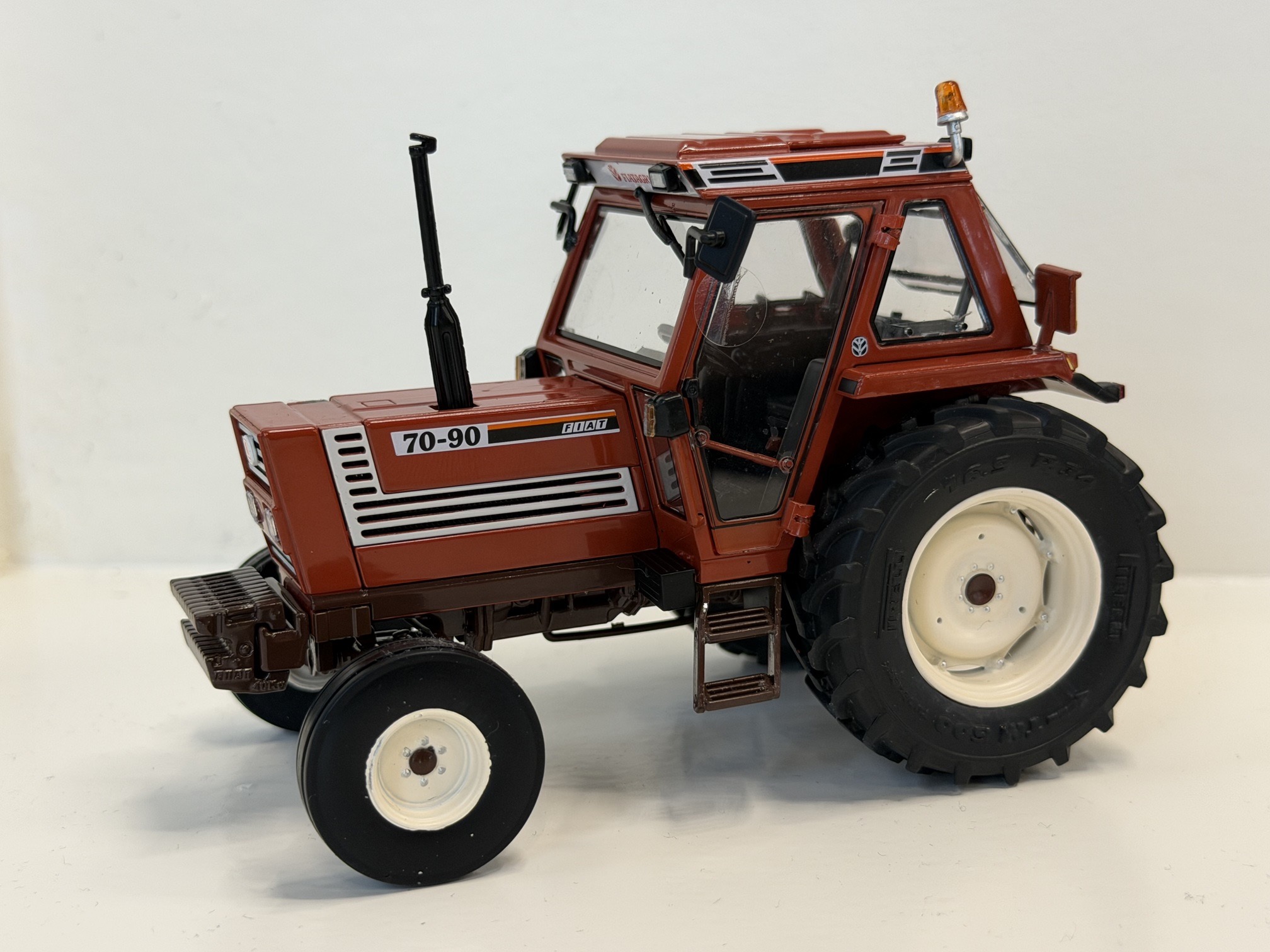 Fiat 70-90 supercomfort cab Modell von Ros 1:32
