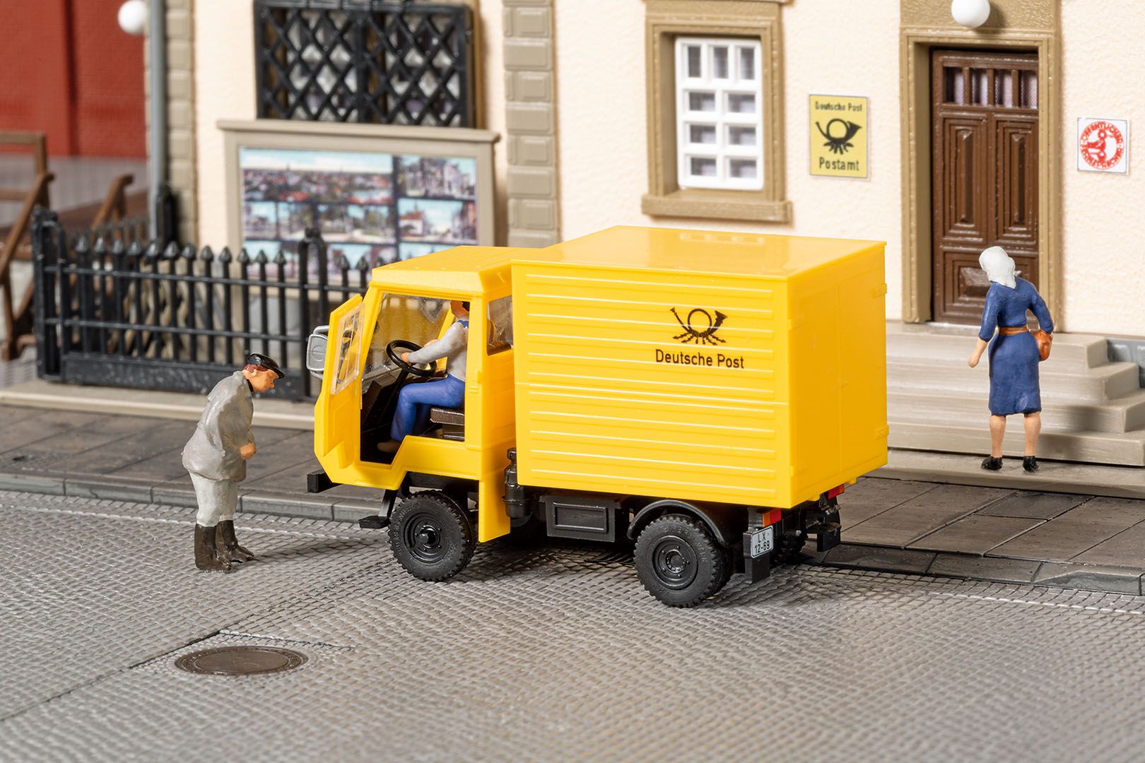 M25 Kofferaufbau Post  Modell von Auhagen 1:87