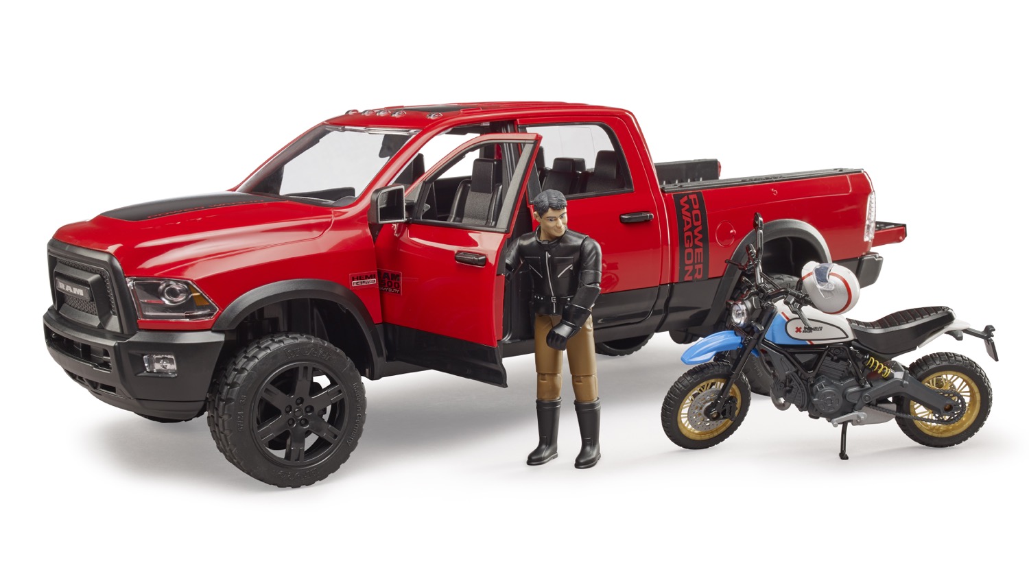 RAM 2500 Power Wagon mit Ducati Desert Sled und Fahrer