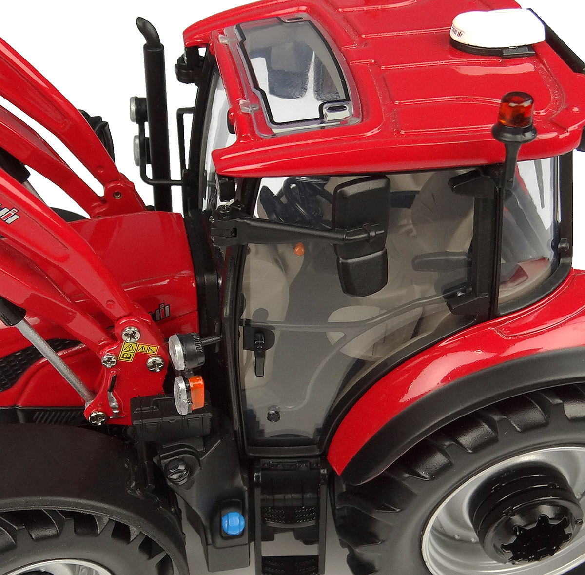 Case IH Farmall 120C mit L635 Frontlader (2025) Modell von Universal Hobbies 1:32