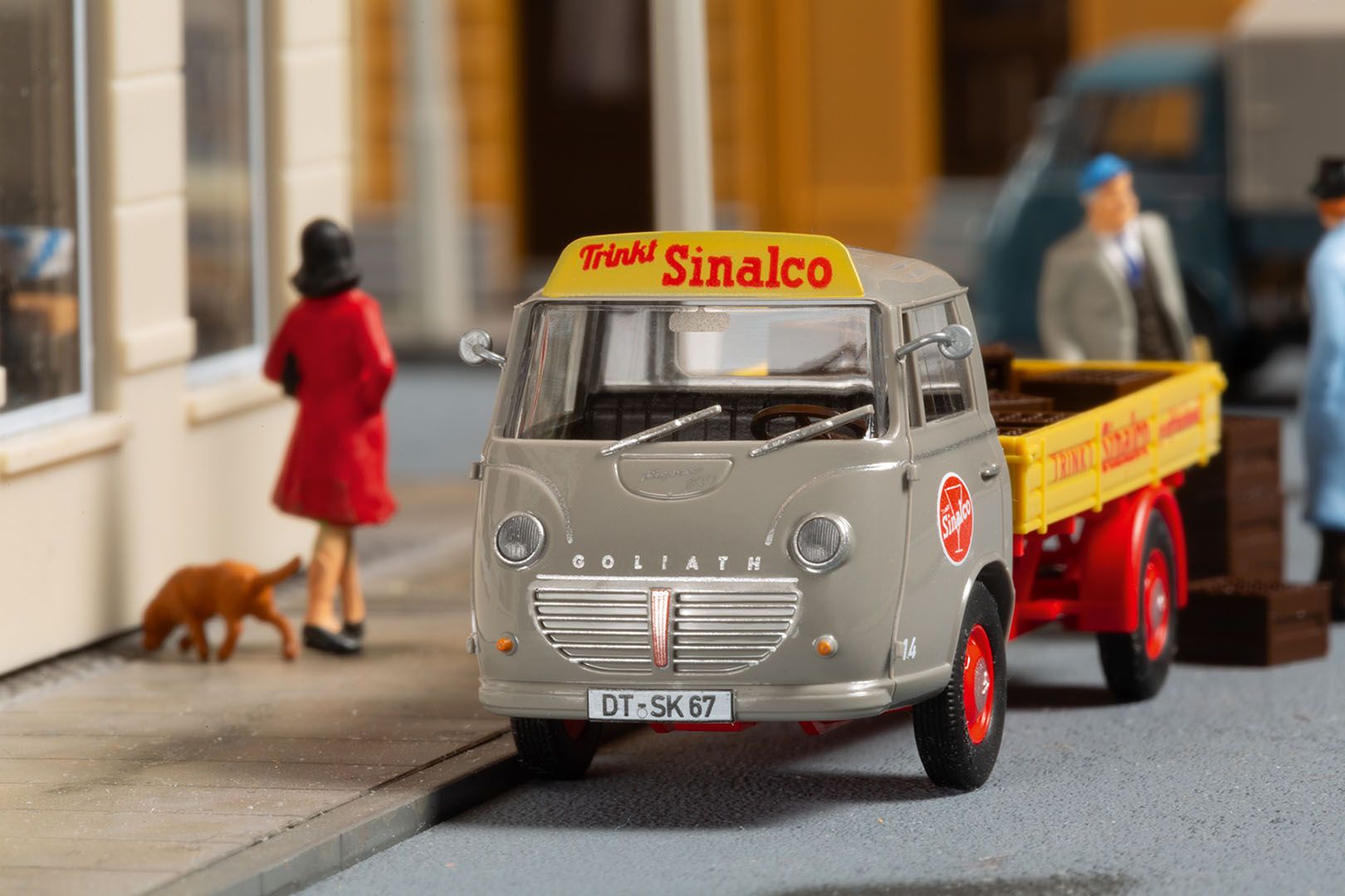 Goliath Express 110 Getränkepritsche ohne Plane Sinalco Modell von Auhagen 1:87