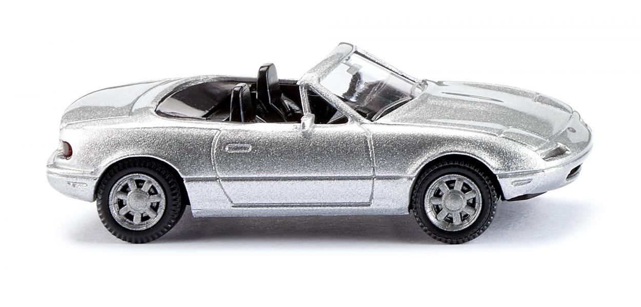 MA76458-1 Artikelname: Mazda MX5 - silverstone met. Originalhersteller: Mazda von Wiking im Maßstab: 1:87 Hersteller-Nr: 018807