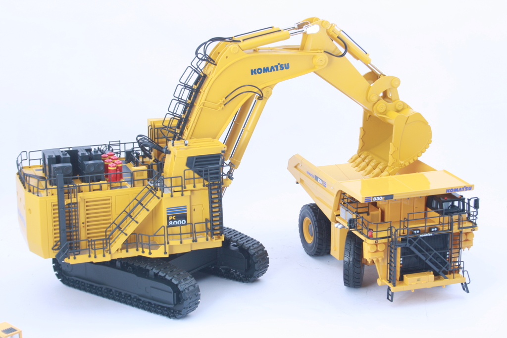 Komatsu PC8000-6 Diesel Tieflöffel Bagger Modell von Bymo 1:50